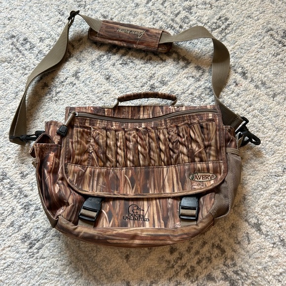 Avery Other - Avery ducks unlimited hunting bag